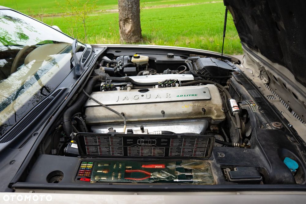 Jaguar XJ - 10