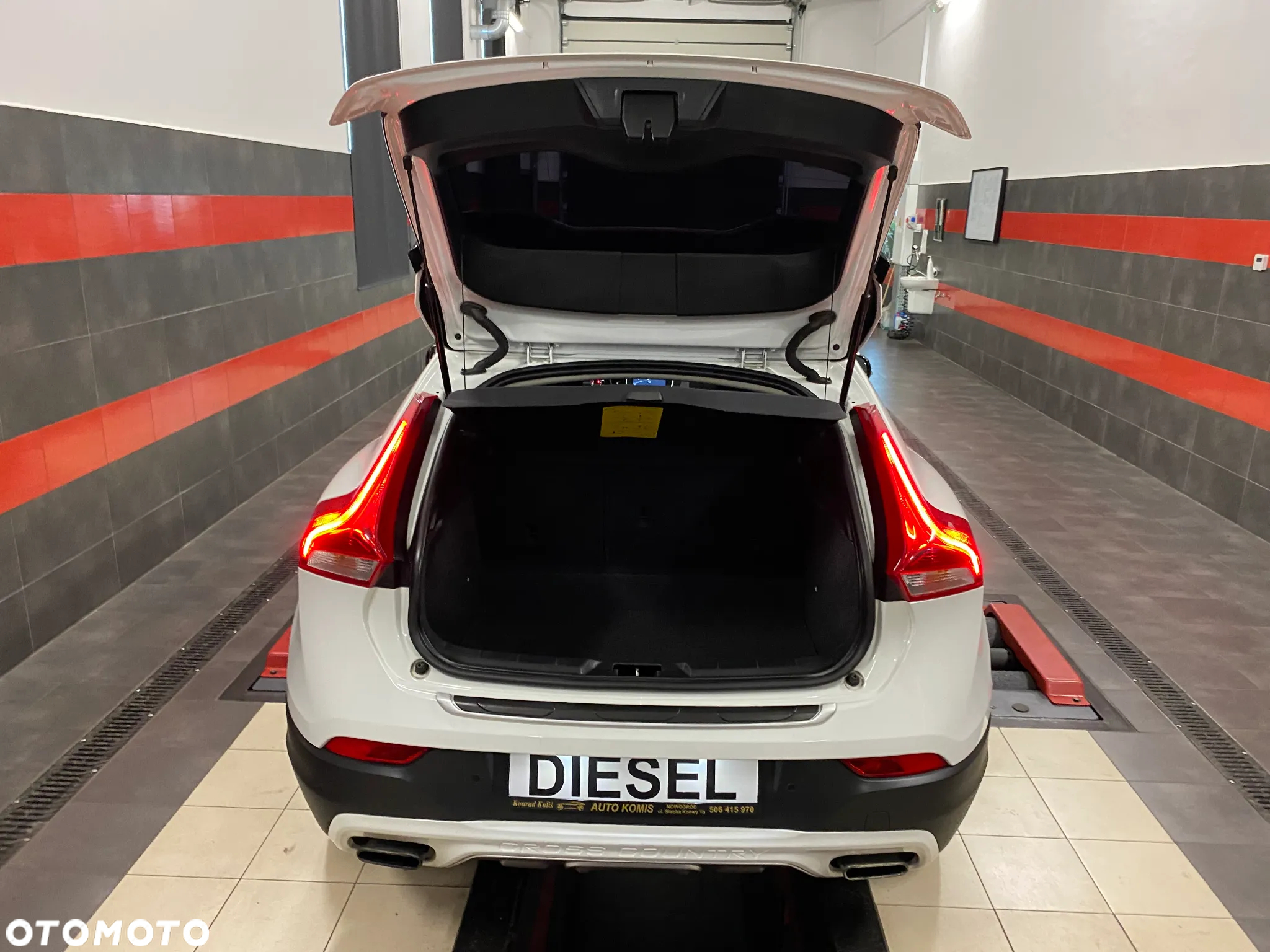 Volvo V40 Cross Country D2 Summum - 13