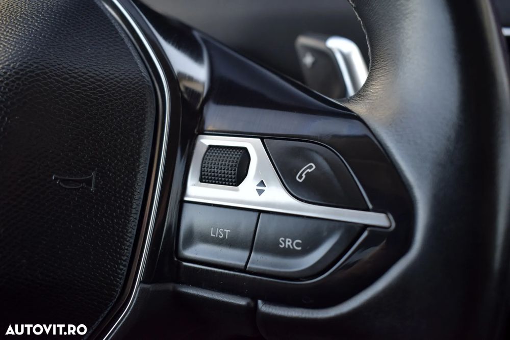 Peugeot 3008 1.2 PureTech Turbo S&S EAT8 Allure - 16