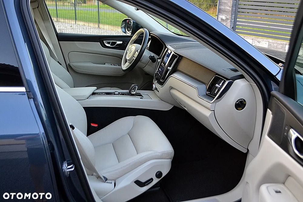 Volvo XC 60 B4 D Momentum - 19