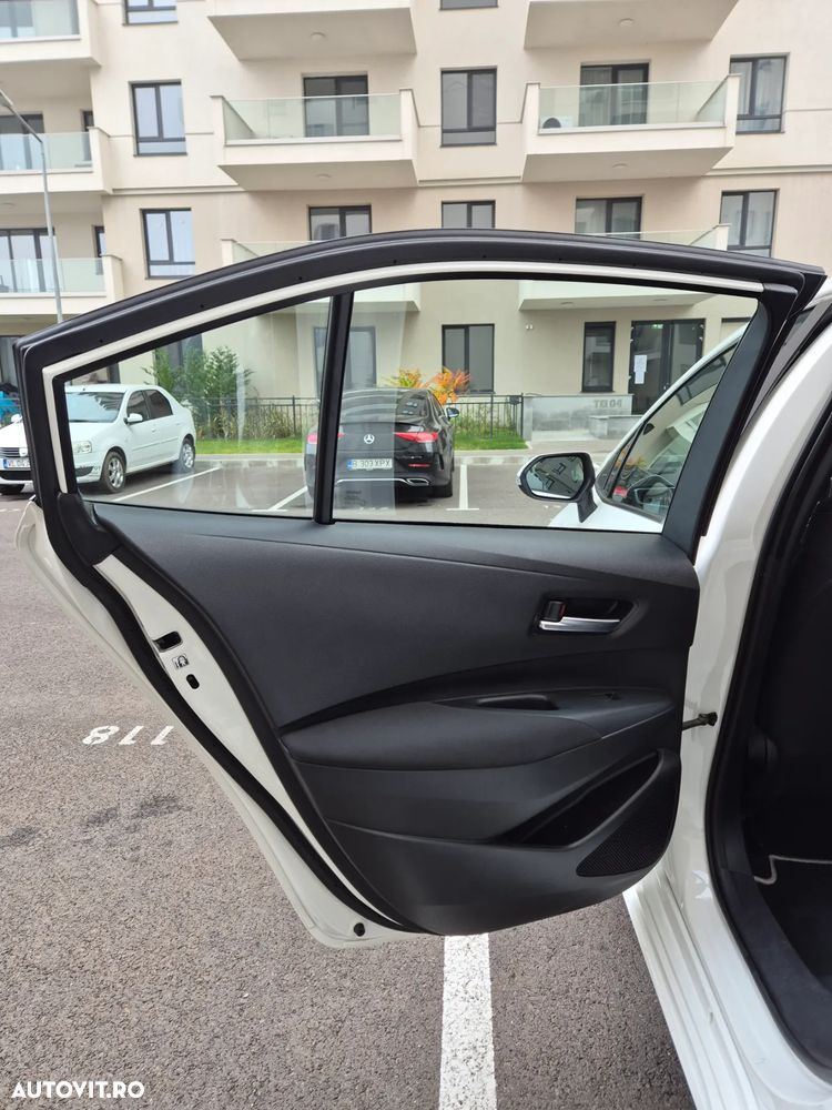 Toyota Corolla 1.8 HSD Dynamic - 18