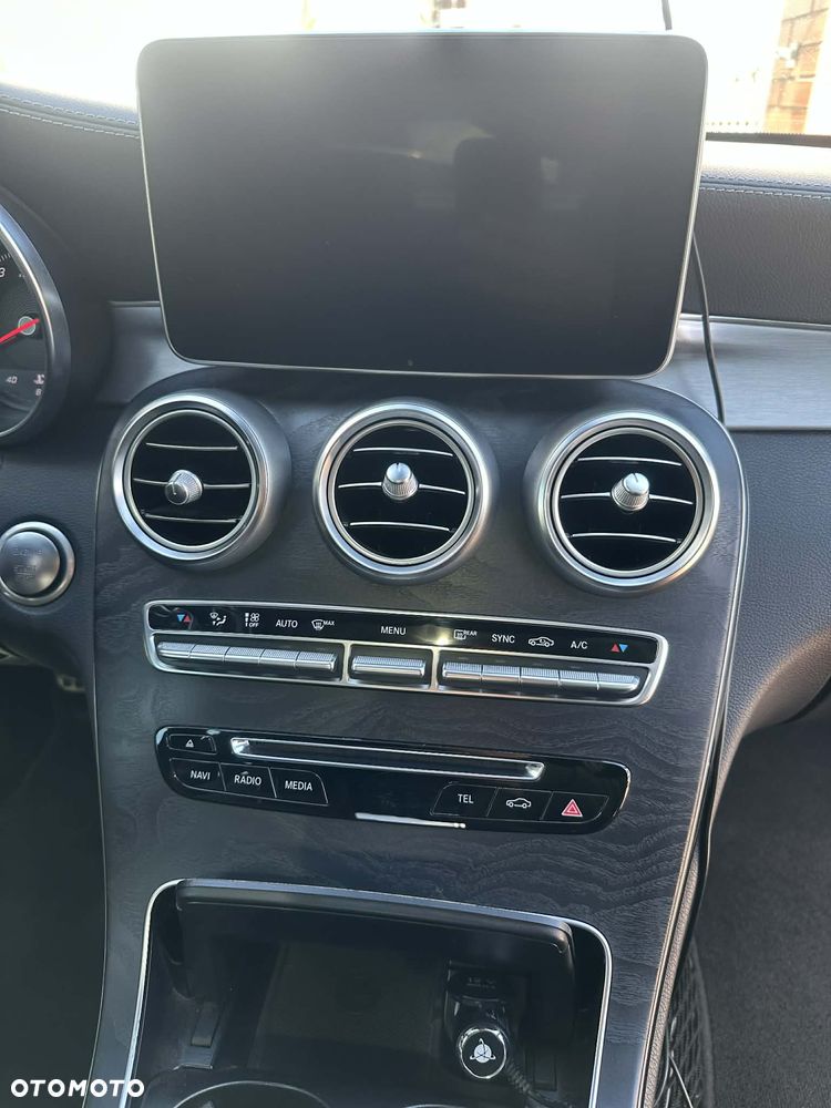 Mercedes-Benz Klasa C 300 7G-TRONIC - 24