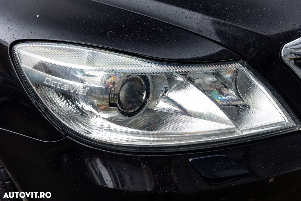 Skoda Octavia Combi 2.0 TDI DPF RS - 16