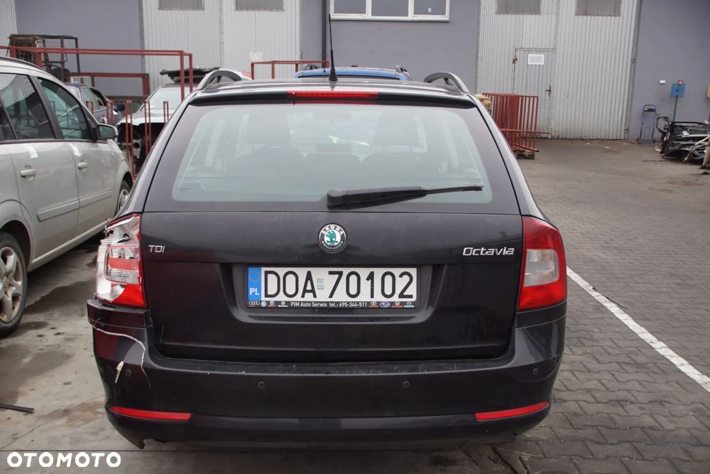 Auto na części - Skoda Octavia II Lift 1.6 TDI 105 KM CAYC LHW LF9R 2012R Silnik Skrzynia Drzwi Maska Błotnik Klapa Zderzak Lampa Lusterko Klamka Szyba Deska Kokpit Sterownik Moduł Czujnik Licznik Wyświetlacz Panel Kierownica - 5