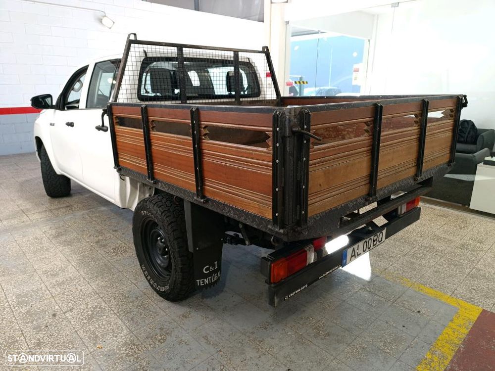 Toyota Hilux 2.4 D-4D 4WD CD CH - 2
