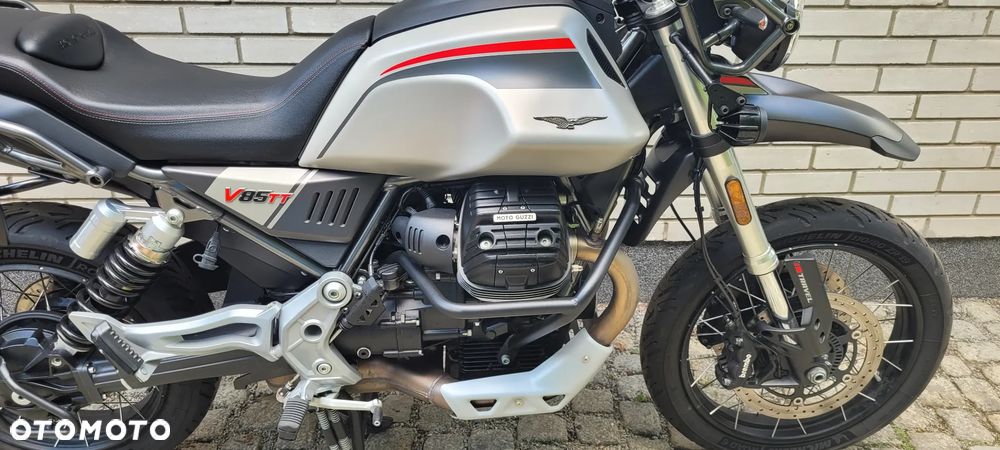 Moto Guzzi V85 - 8
