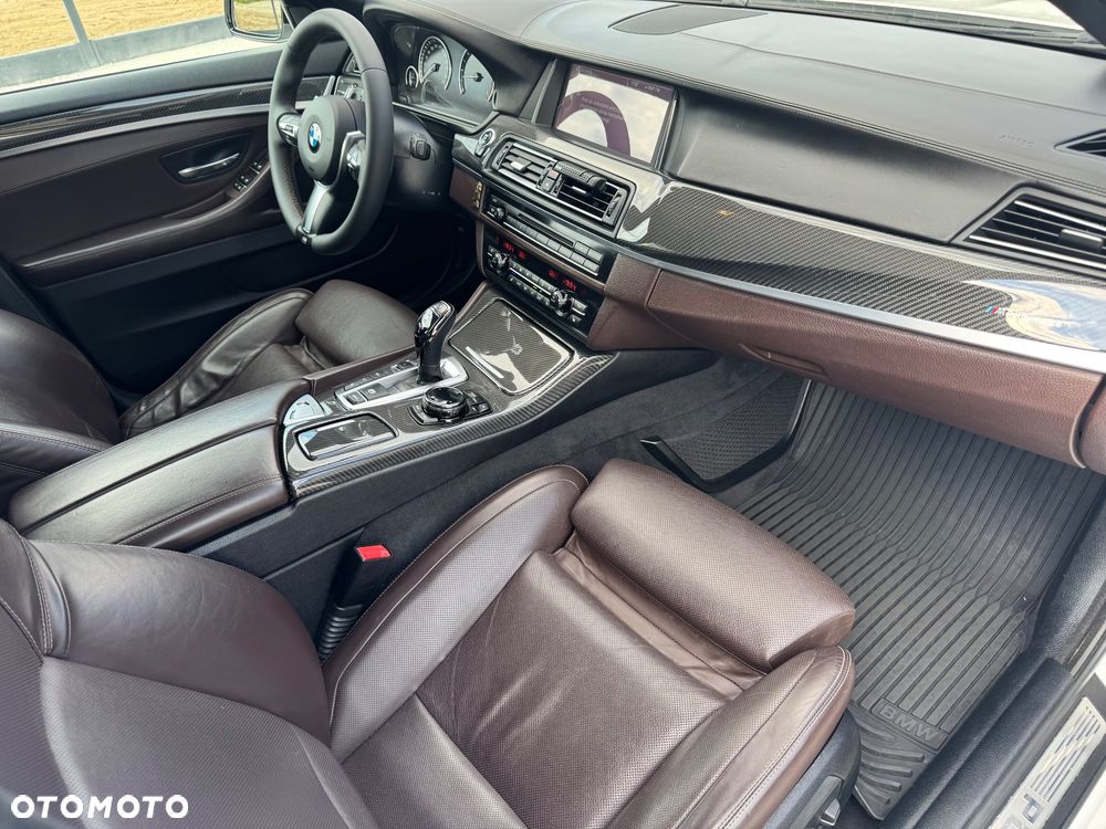 BMW Seria 5 M550d xDrive - 34