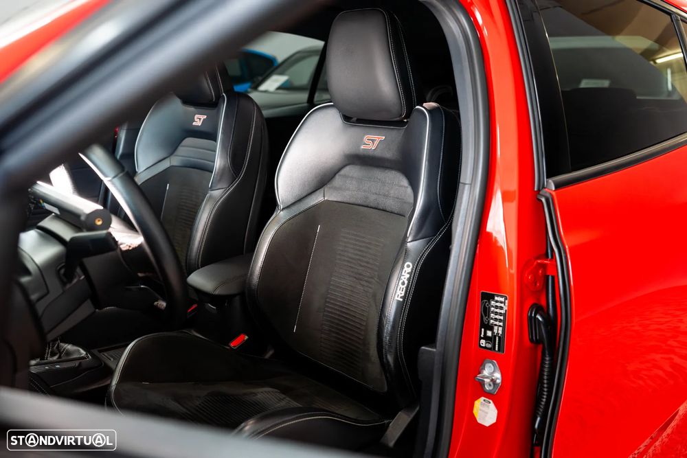 Ford Focus 2.3 EcoBoost S&S ST c/ Pack Estilo - 12