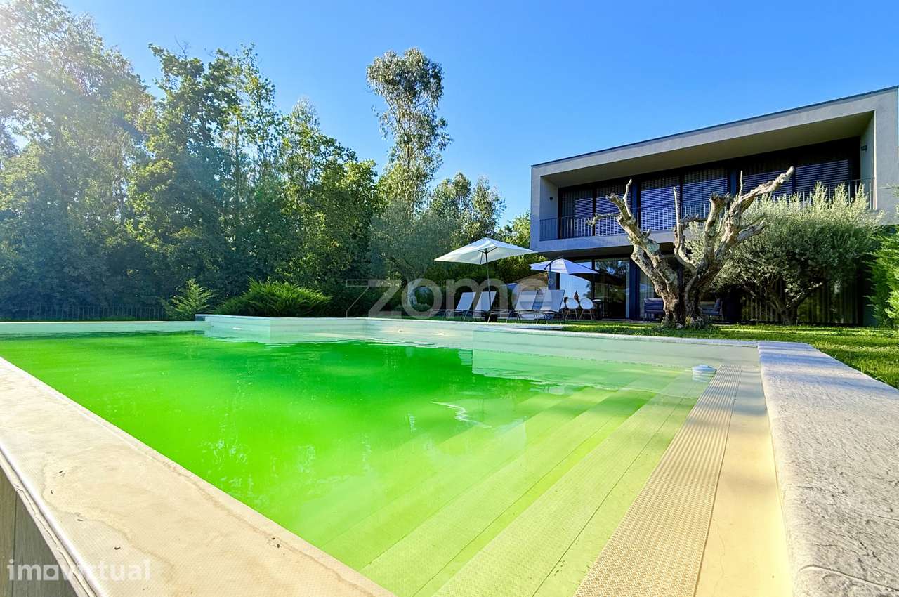 Moradia T3 de Gaveto com Piscina e 800m2 de Terreno | Seide, Famali...