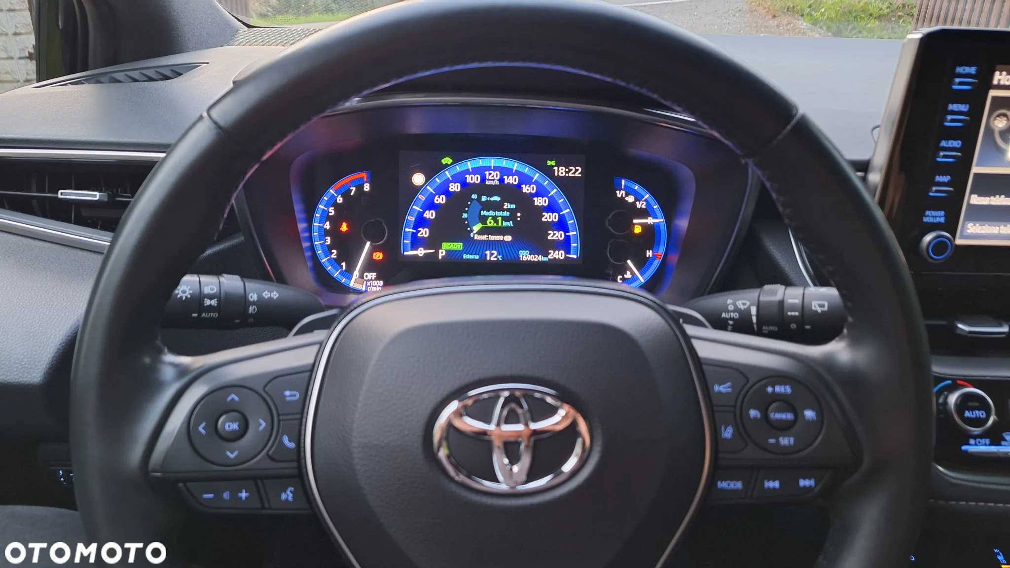 Toyota Corolla 2.0 Hybrid Style - 12