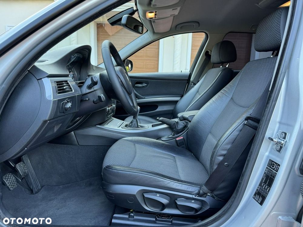 BMW Seria 3 320d xDrive - 15