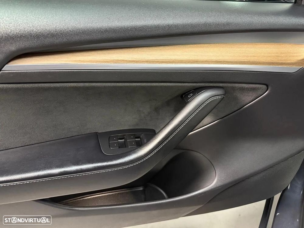 Tesla Model 3 - 13