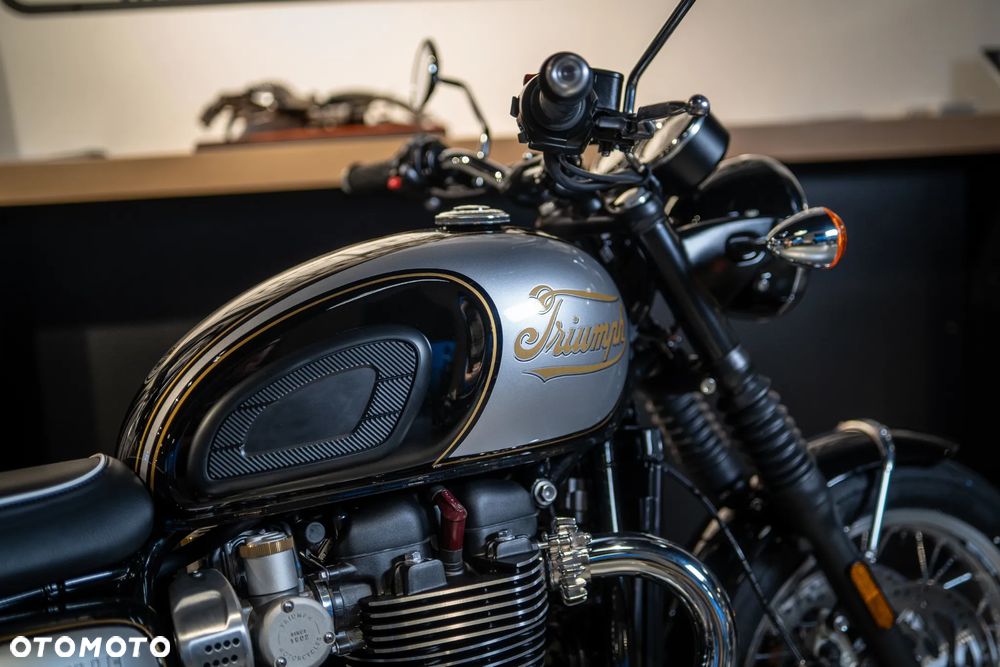 Triumph Bonneville - 26