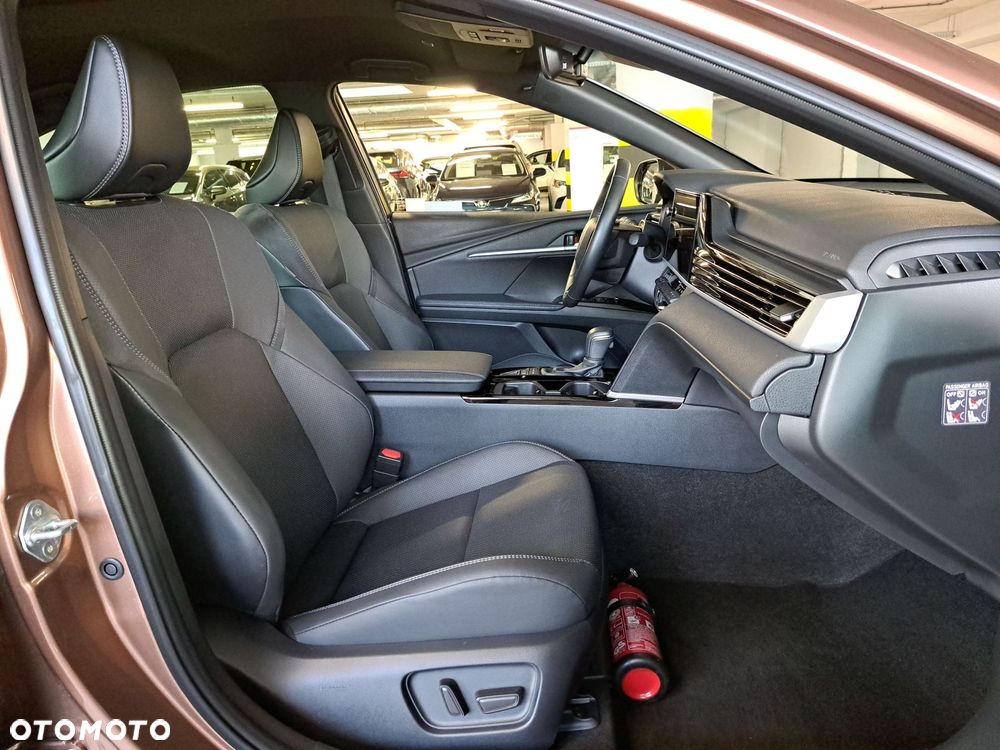 Toyota Camry - 16