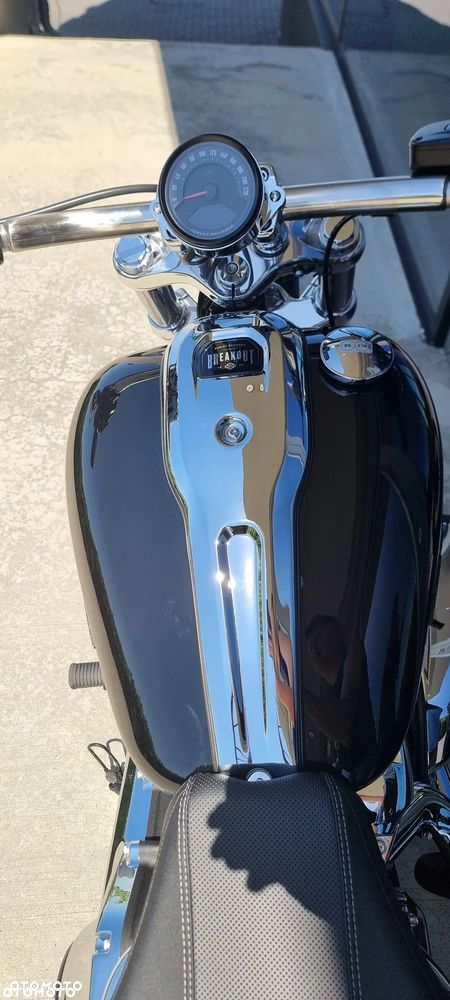 Harley-Davidson Softail Breakout - 3