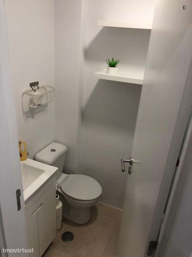 Apartamento com 2 quartos - localizado em Benfica Lisbon - Grande imagem: 2/16