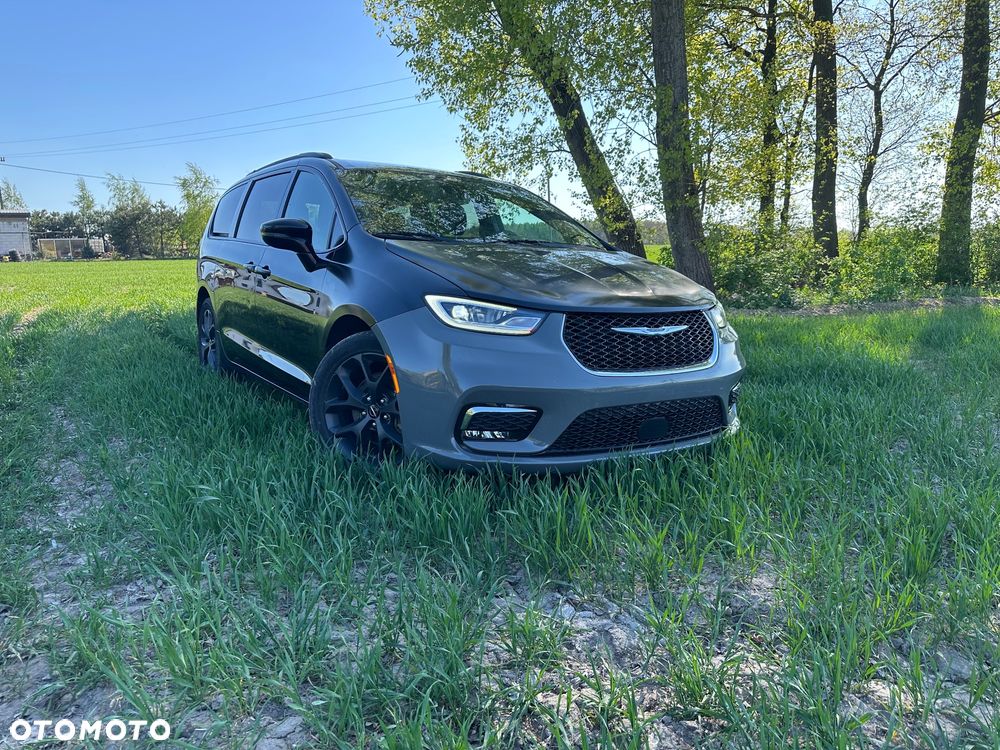 Chrysler Pacifica - 1