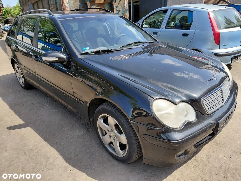 Na części: Daimlerchrysler Mercedes c 180 Rok 2002 Pojemność 1796 Moc 105 kw Benzyna - 3