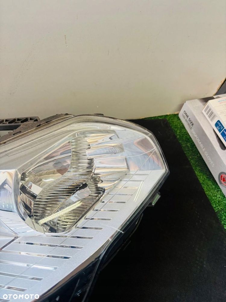 LAMPA PRAWA REFLERTOR PRAWY CITROEN C5 III ZWYKŁA HALOGENOWA  LED DZIENNY - 2