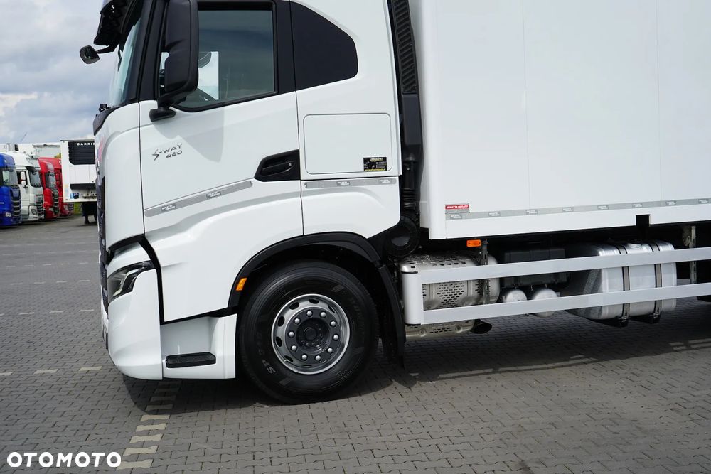Iveco / S-WAY / 420 / E 6 / KONTENER + WINDA / 22 PALETY / RETARDER / OŚ SKRĘTNA / ROLETA - 18