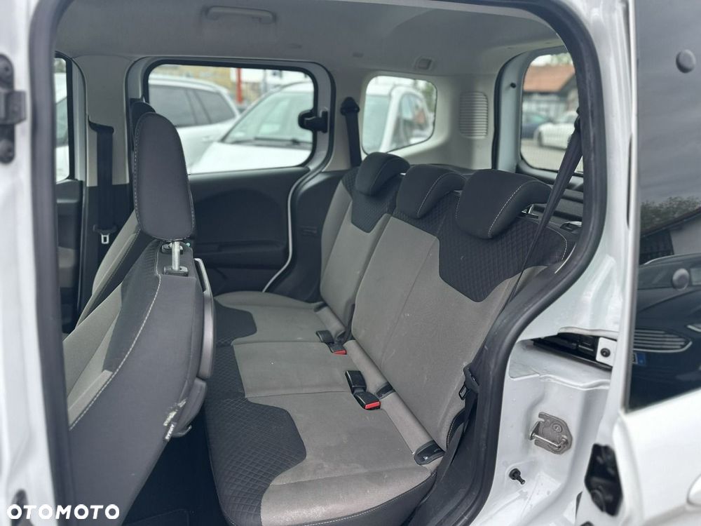 Ford Transit Courier - 10
