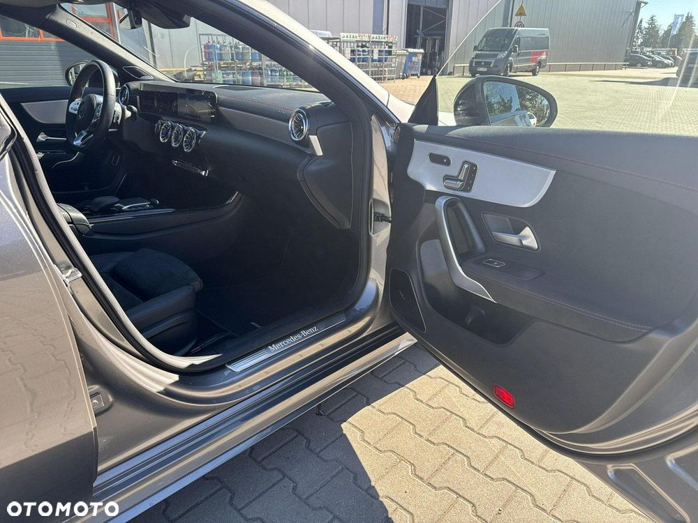 Mercedes-Benz CLA 250 4-Matic AMG Line 7G-DCT - 19