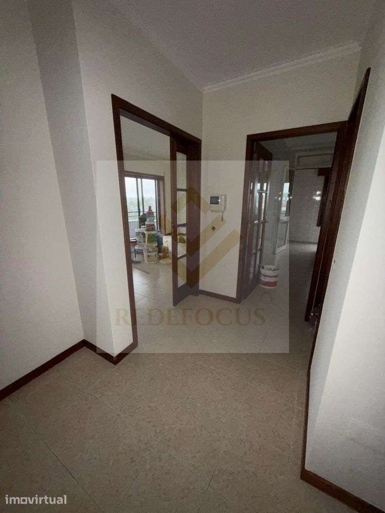 Apartamento T3 no Centro de Paços de Brandão – Condomínio Fechado - Grande imagem: 3/19