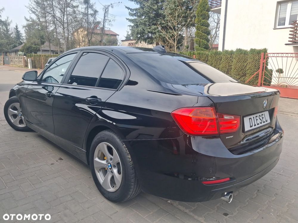 BMW Seria 3 318d Sport Line - 32
