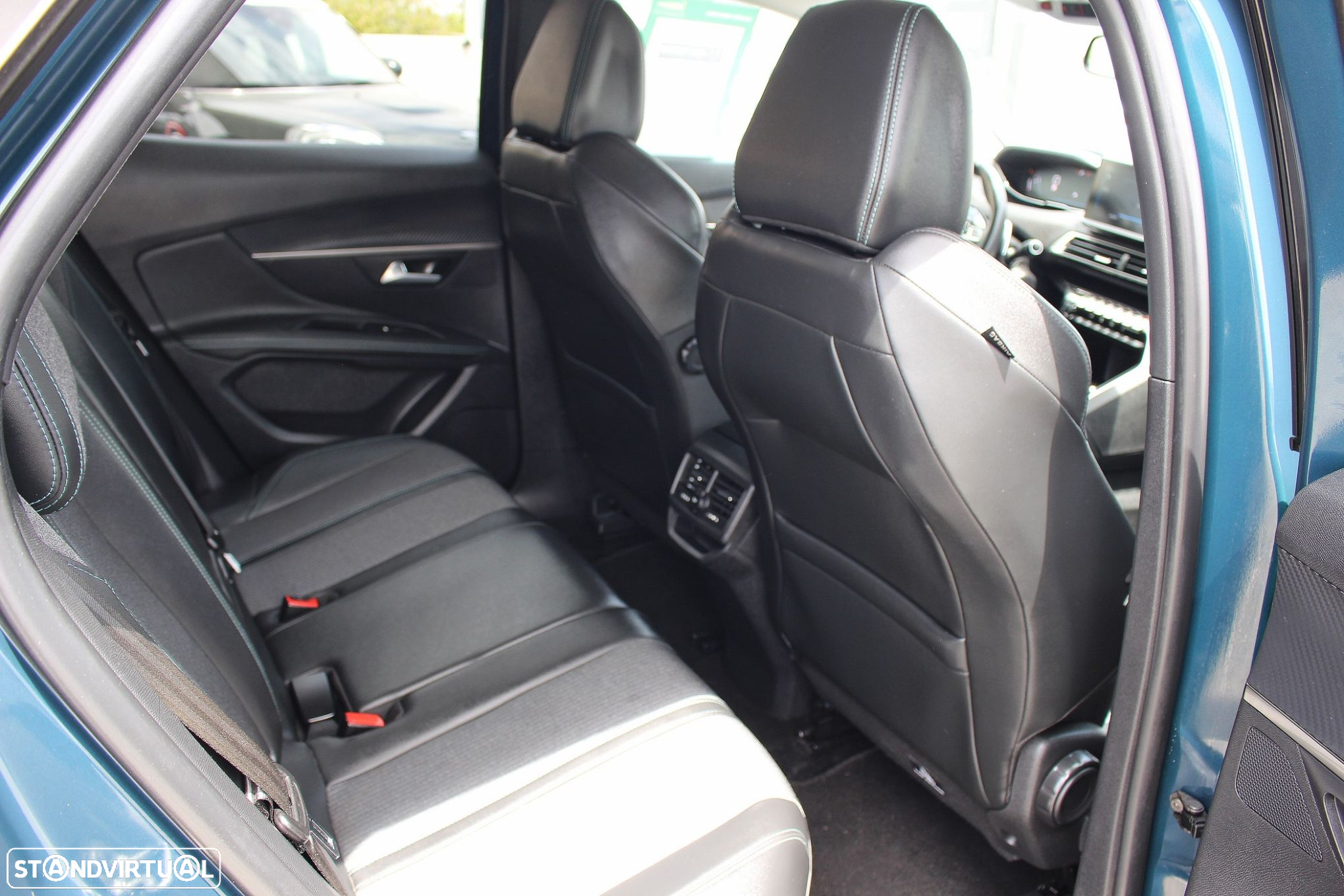 Peugeot 3008 1.5 BlueHDi Allure EAT8 - 34
