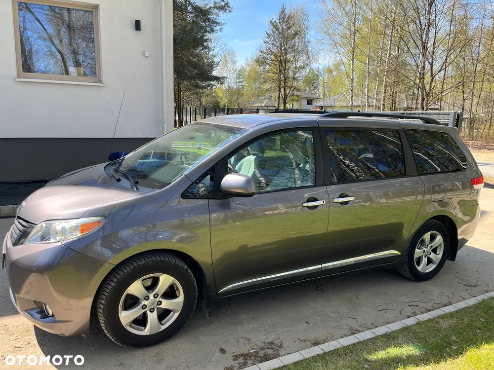 Toyota Sienna 3.5 V6 - 1
