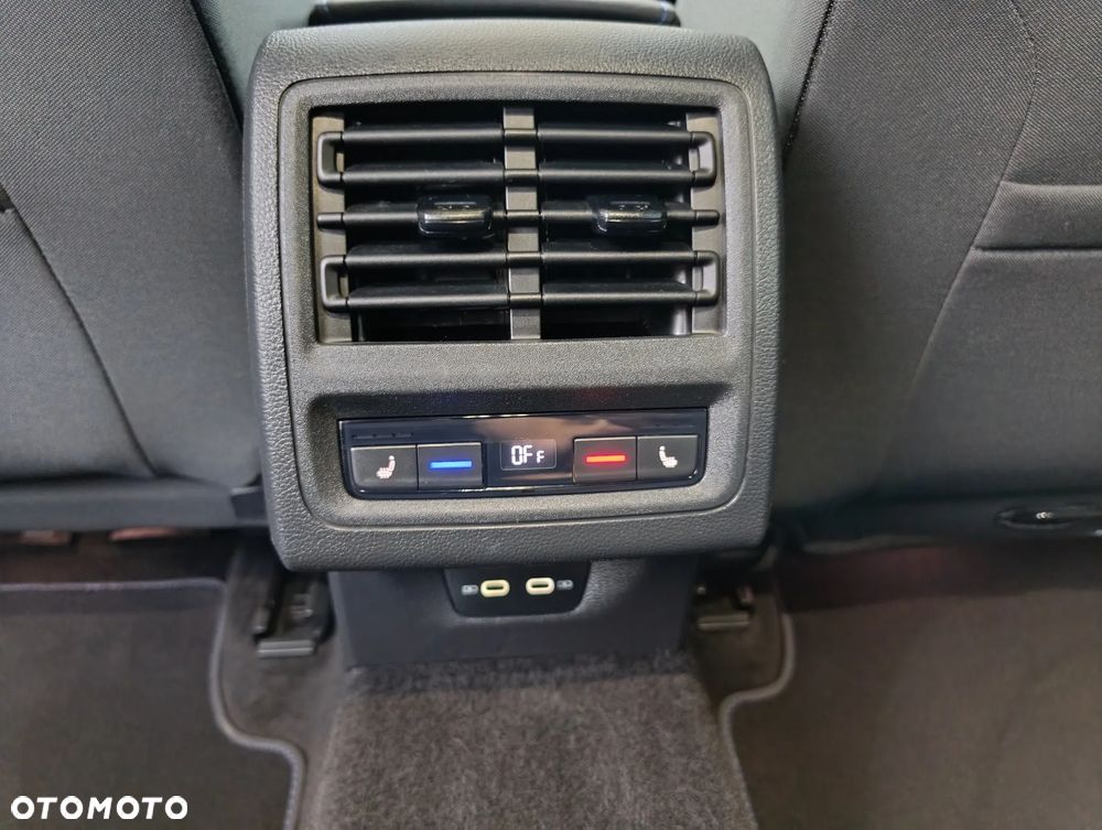 Volkswagen Golf - 22