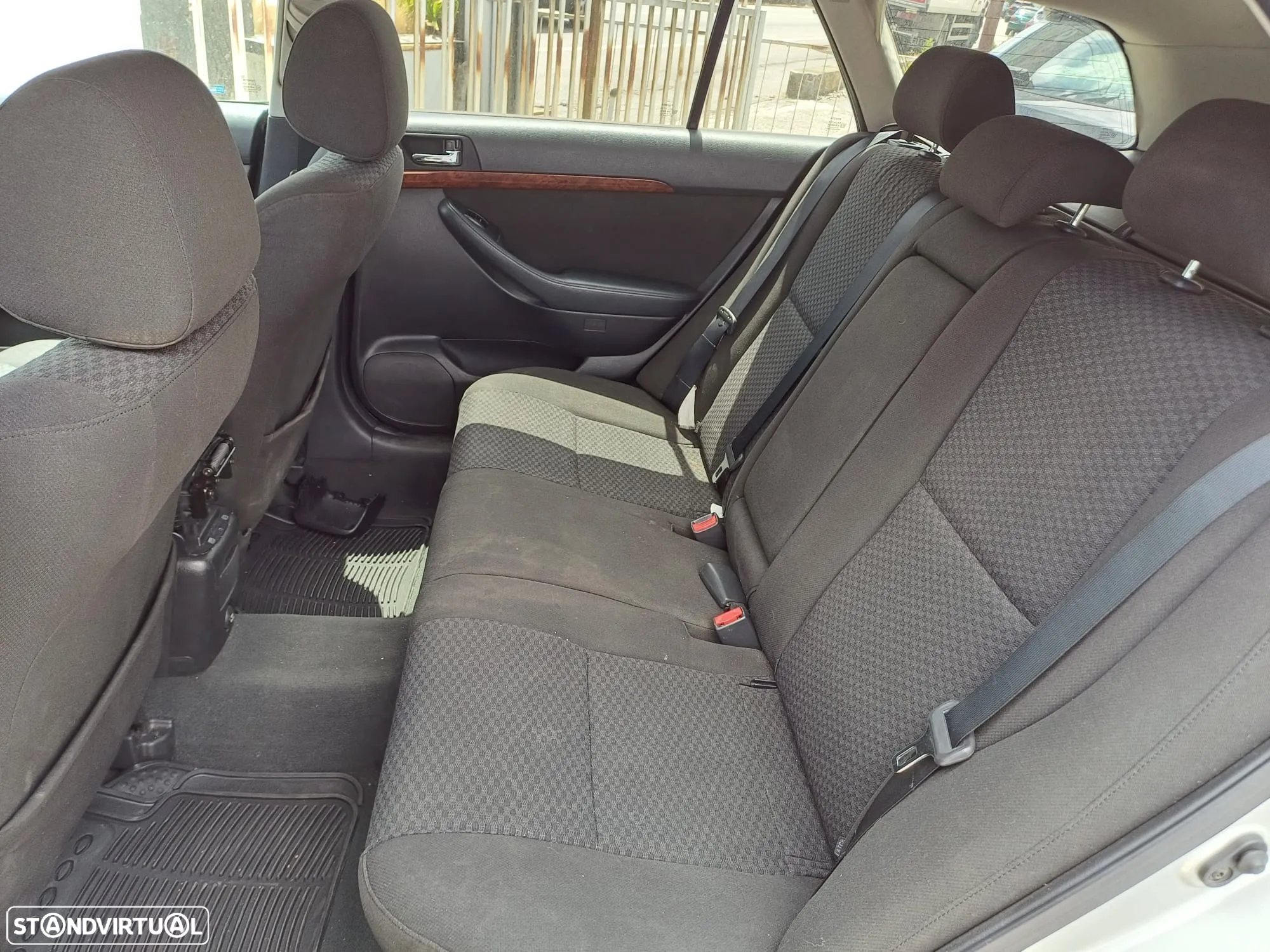 Toyota Avensis SW 2.0 D-4D - 7