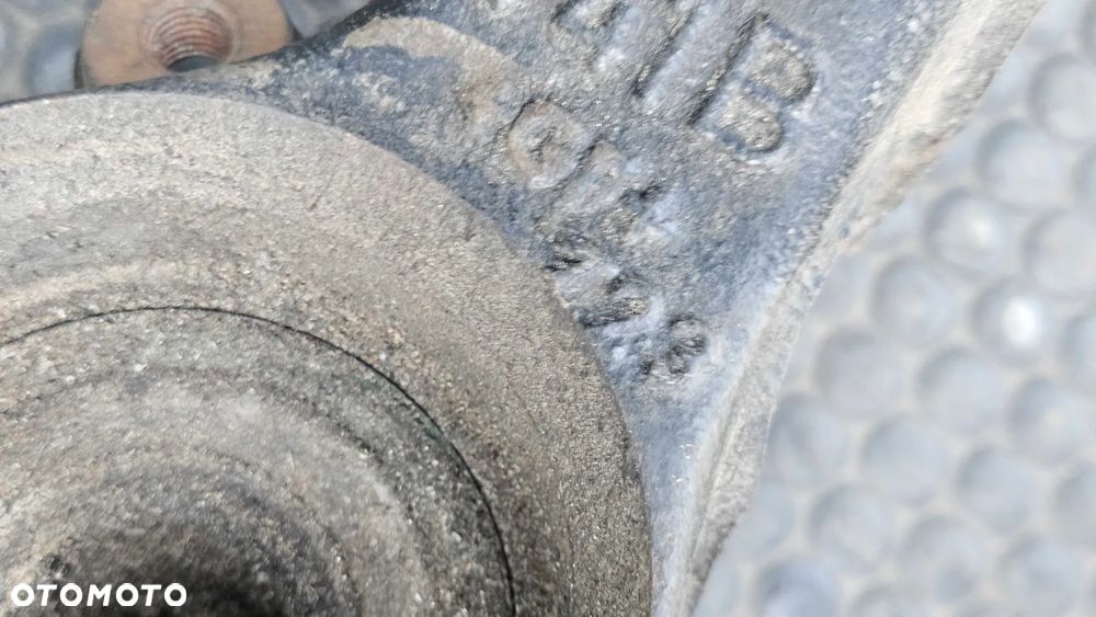 Zwrotnica 8D0407257 AR Piasta Łożysko Przód Przednia Lewa Kopyto Audi A4 B5 A6 C5 VW Passat B5 - 32