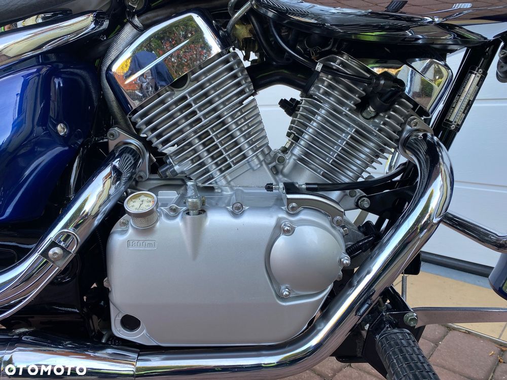 Suzuki Intruder - 17