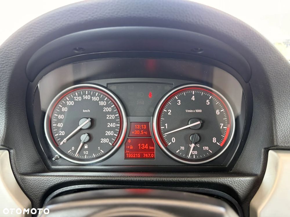 BMW Seria 3 325i M Sport Edition - 16
