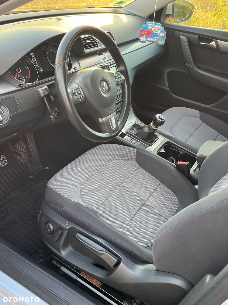 Volkswagen Passat 1.6 TDI Comfortline - 20