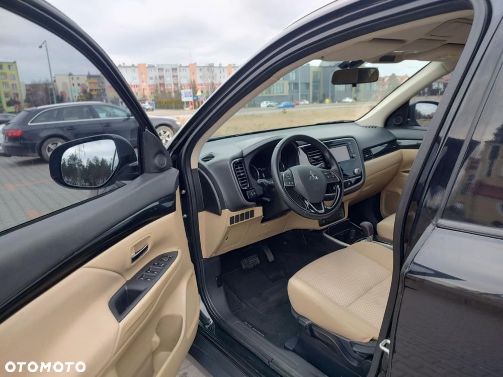 Mitsubishi Outlander - 1