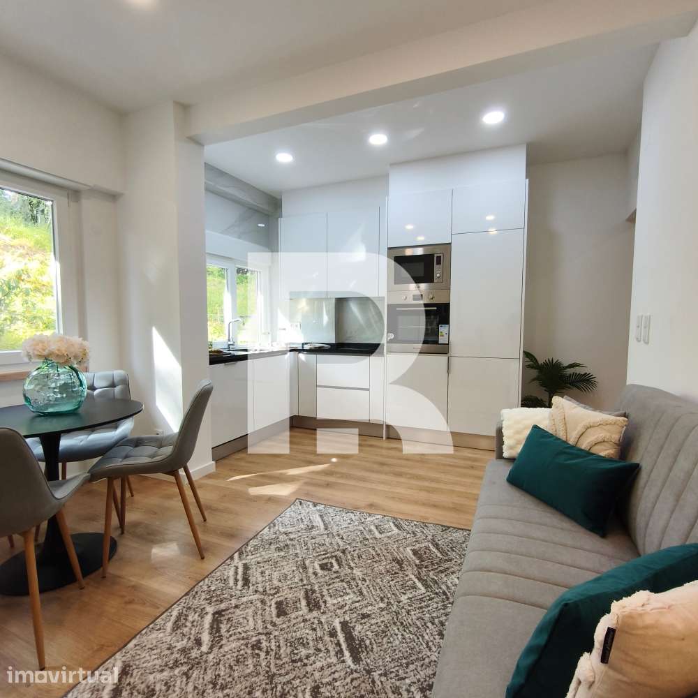 Apartamento T2 Totalmente Remodelado em Benfica - Grande imagem: 5/25