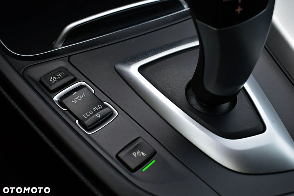 BMW Seria 3 320i Advantage sport - 15