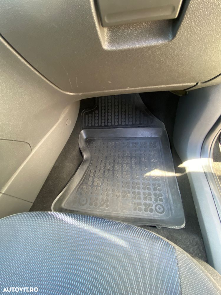 Ford Focus 1.6 Ambiente - 23