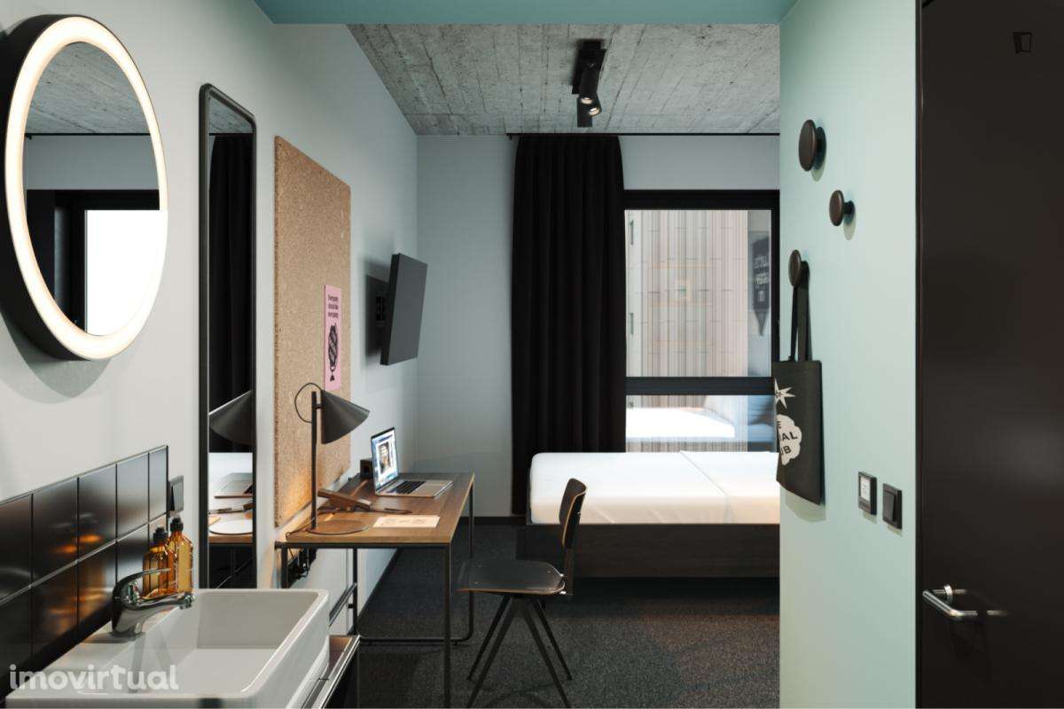 Quarto - localizado em Santo Ildefonso Porto - Grande imagem: 2/3
