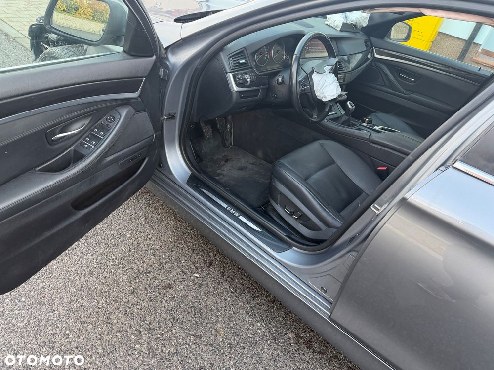 BMW Seria 5 525d - 11