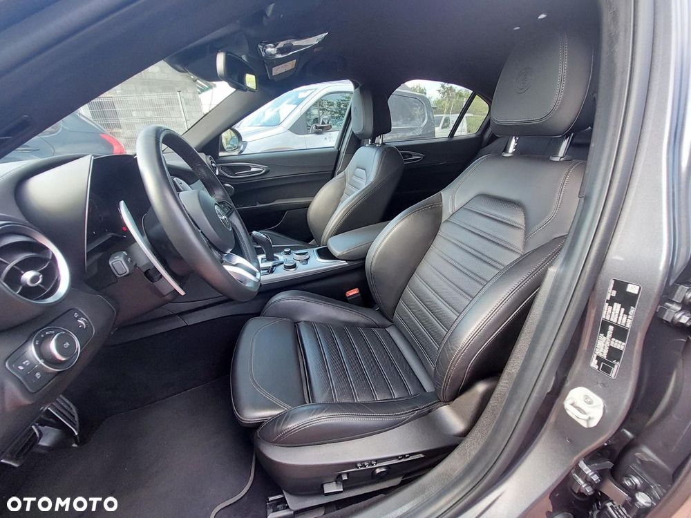 Alfa Romeo Giulia 2.0 Turbo Veloce Q4 - 12