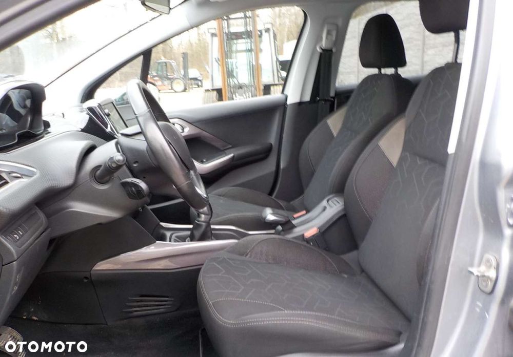 Peugeot 2008 1.2 Pure Tech GPF Style - 23