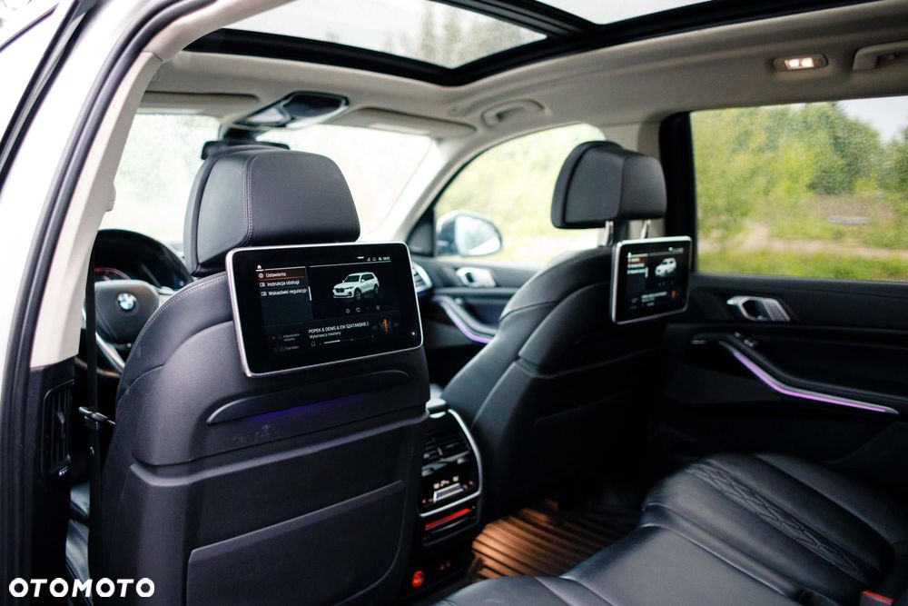 BMW X7 xDrive40i - 27