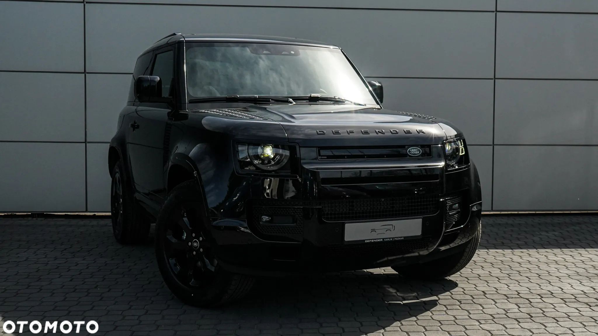 Land Rover Defender - 1