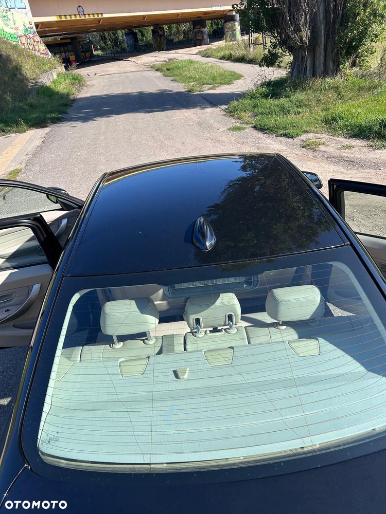BMW Seria 3 320i - 9