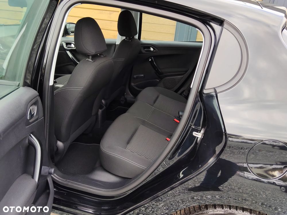 Peugeot 208 1.2 PureTech Style - 24