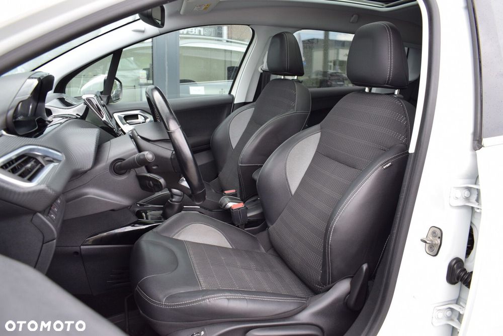 Peugeot 2008 1.2 Pure Tech Allure S&S - 12