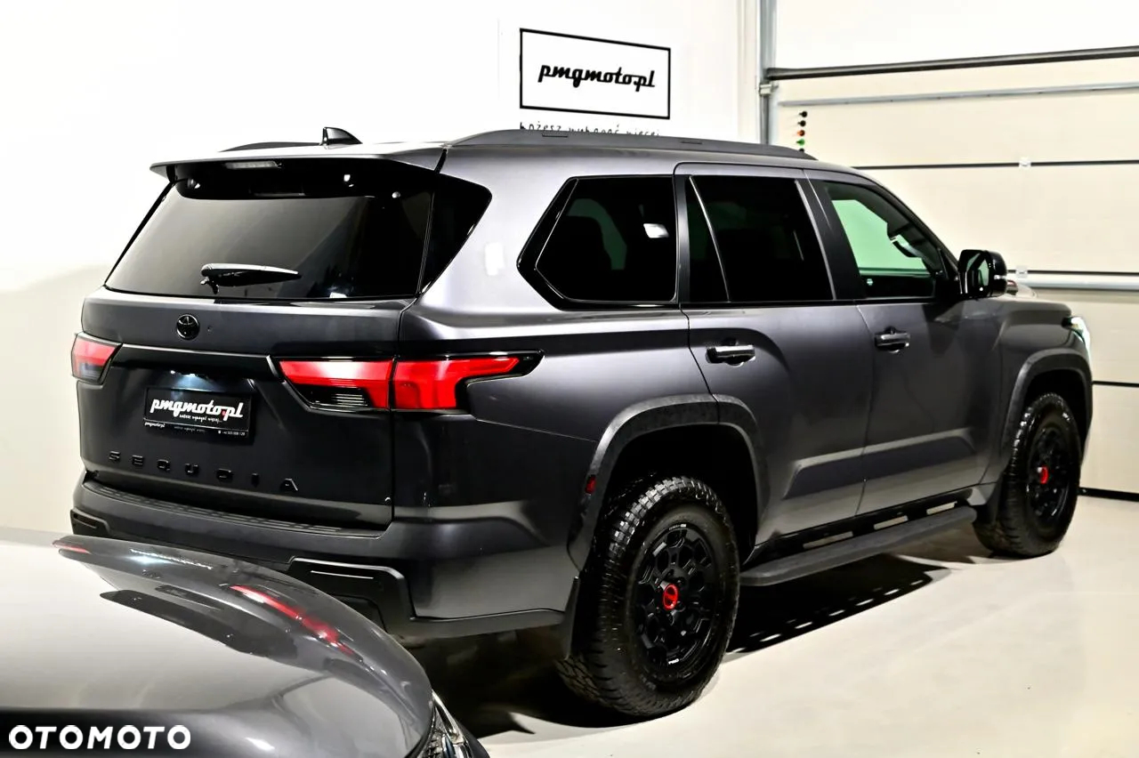Toyota Sequoia - 12